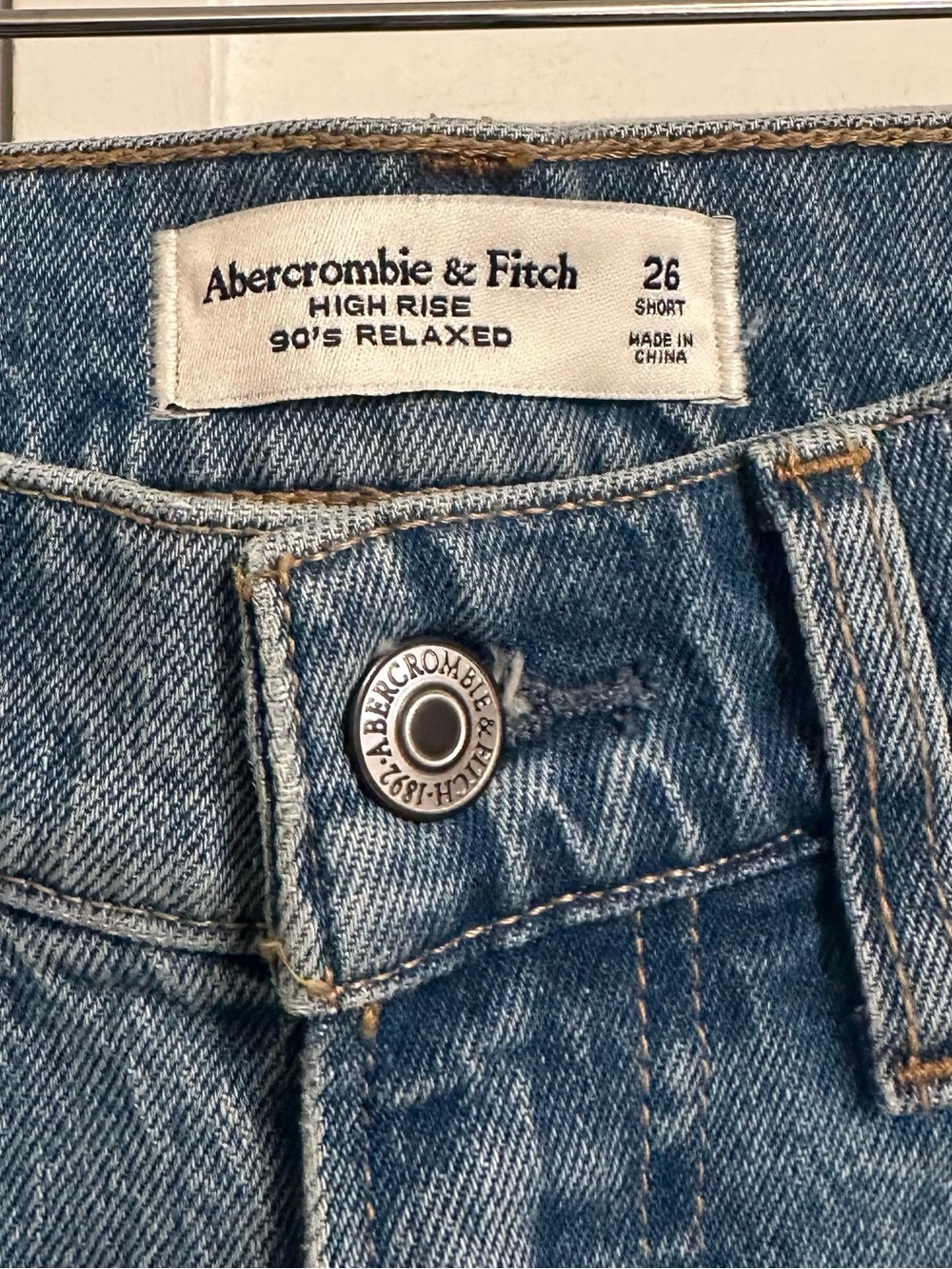 Abercrombie & Fitch High Rise 90s Studded Jeans Size 26 Short NWT - Picture 4 of 6